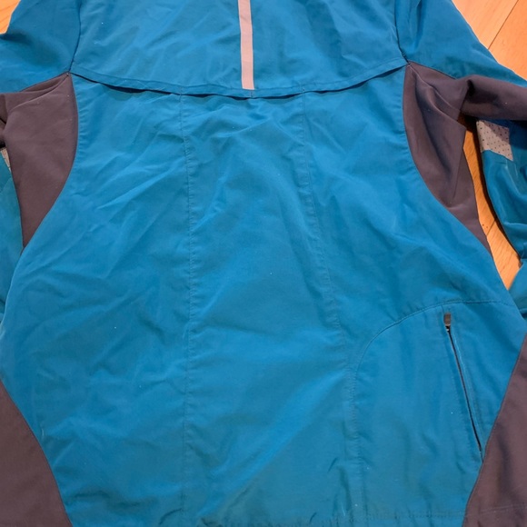 Be ready for spring sports in this Running Room coat! - Picture 2 of 5